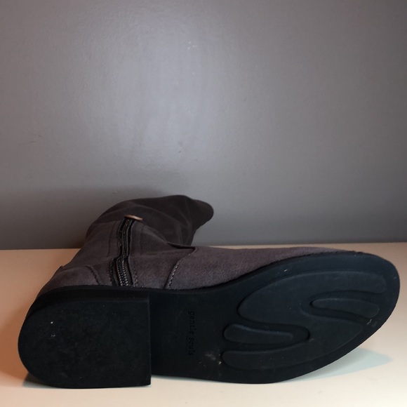 Gentle Souls by Kenneth Cole Brown - Picture 6 of 16